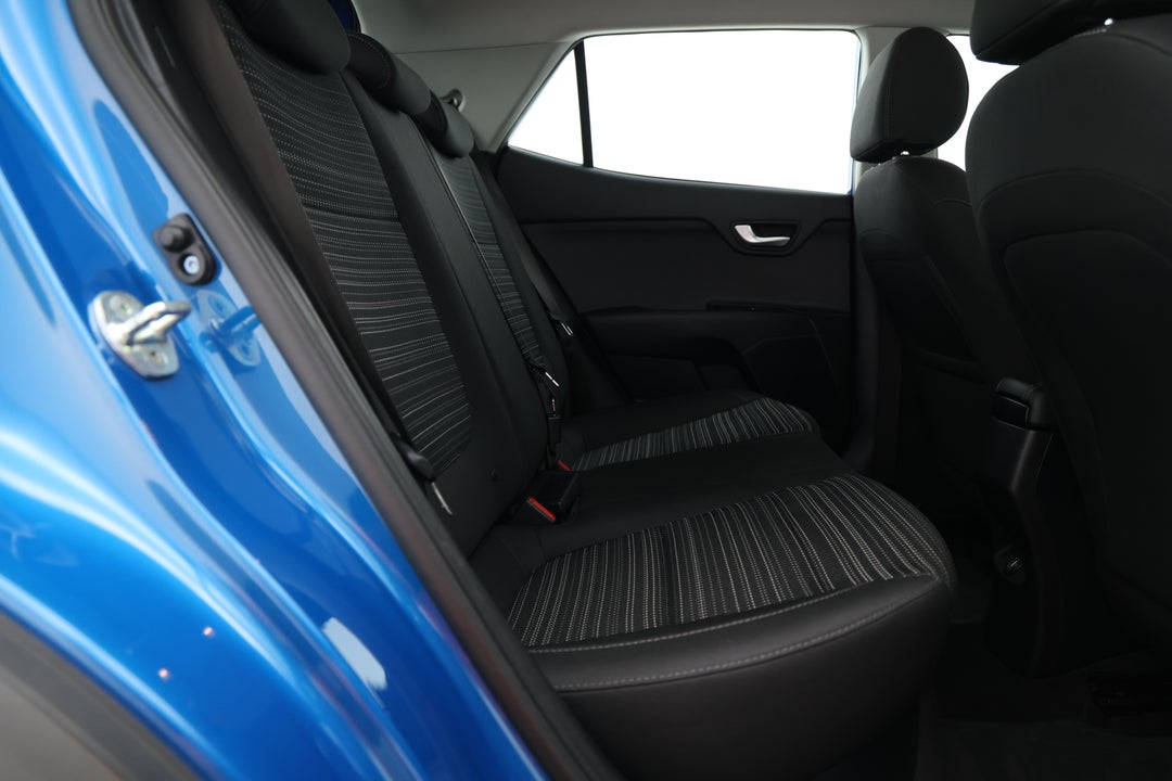 2022 Kia Stonic Sport, Automatic, 64307 km, Right Side Rear Door Cabin View
