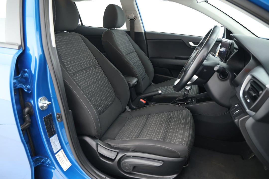 2022 Kia Stonic Sport, Automatic, 64307 km, Right Side Front Door Cabin View