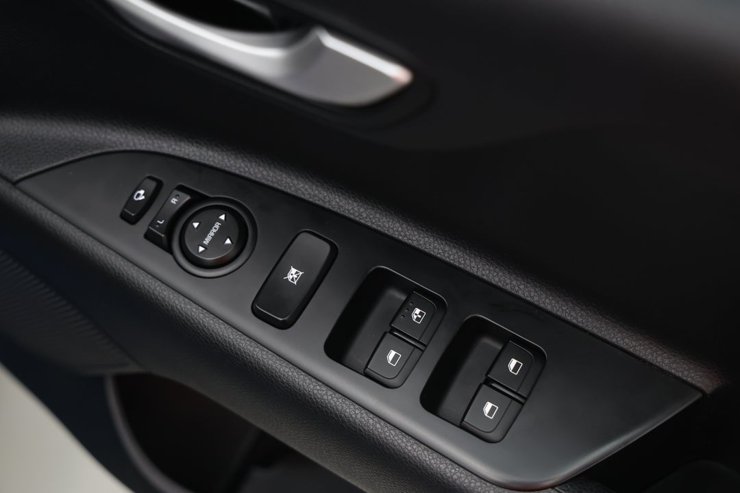 2022 Kia Stonic Sport, Automatic, 64307 km, Drivers Side Door Panel Controls