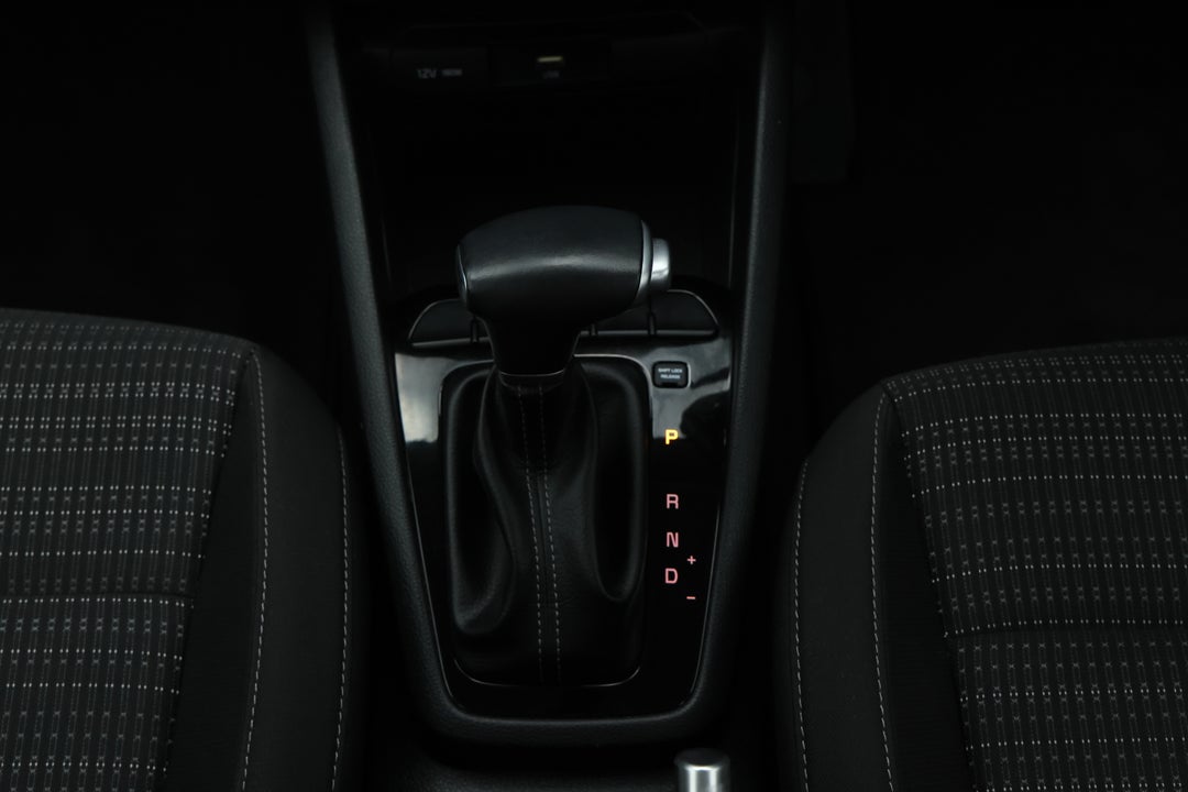 2022 Kia Stonic Sport, Automatic, 64307 km, Gear Lever 