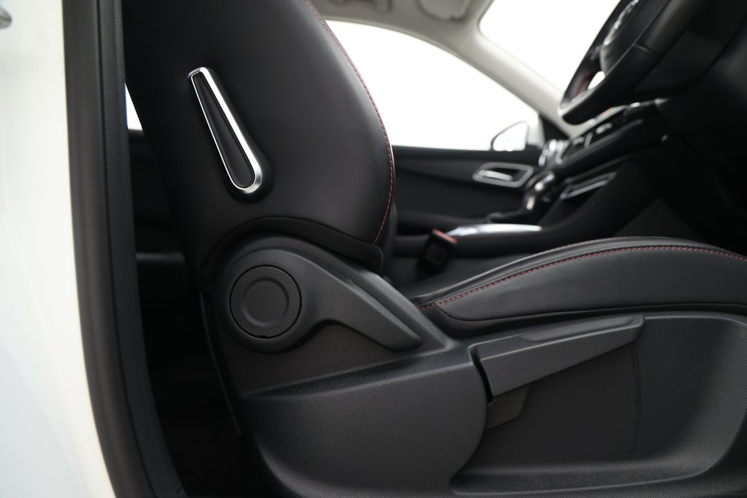 2022 MG HS Vibe, Automatic, 9174 km, Drivers Side Adjustment Panel