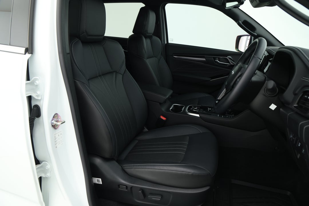 2024 Isuzu Ute MU-X Ls-t, Automatic, 3851 km, Right Side Front Door Cabin View