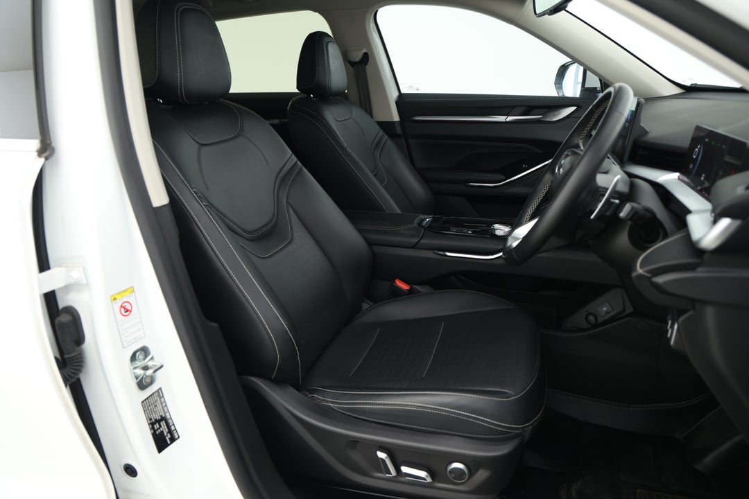 2022 GWM Haval H6 Ultra, Automatic, 62133 km, Right Side Front Door Cabin View