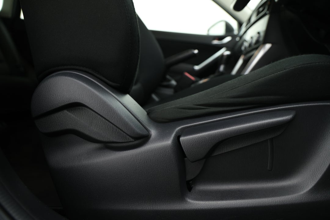 2014 Mazda CX-5 Maxx Sport (4x4), Automatic, 123668 km, Drivers Side Adjustment Panel