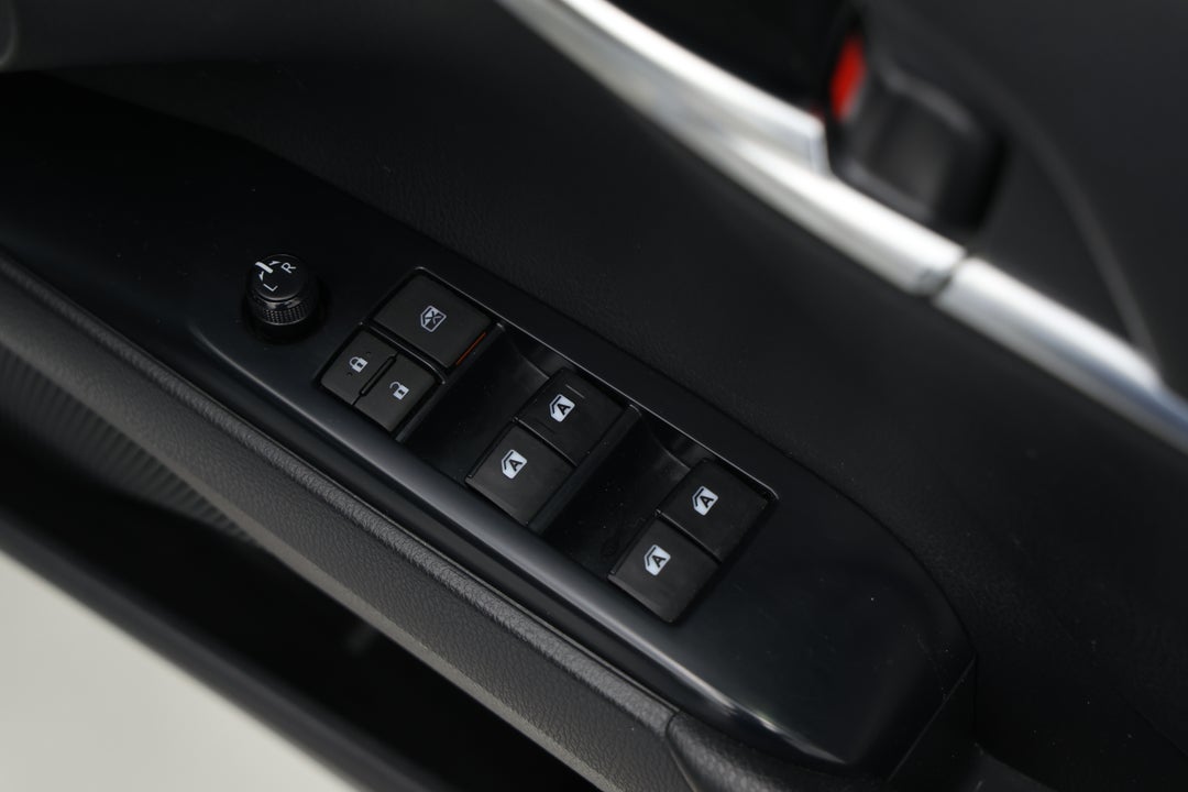 2018 Toyota Camry Ascent, Automatic, 123349 km, Drivers Side Door Panel Controls