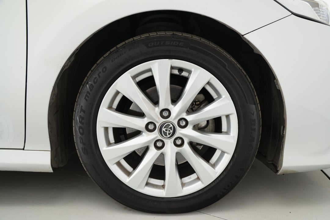 2018 Toyota Camry Ascent, Automatic, 123349 km, Right Front Wheel