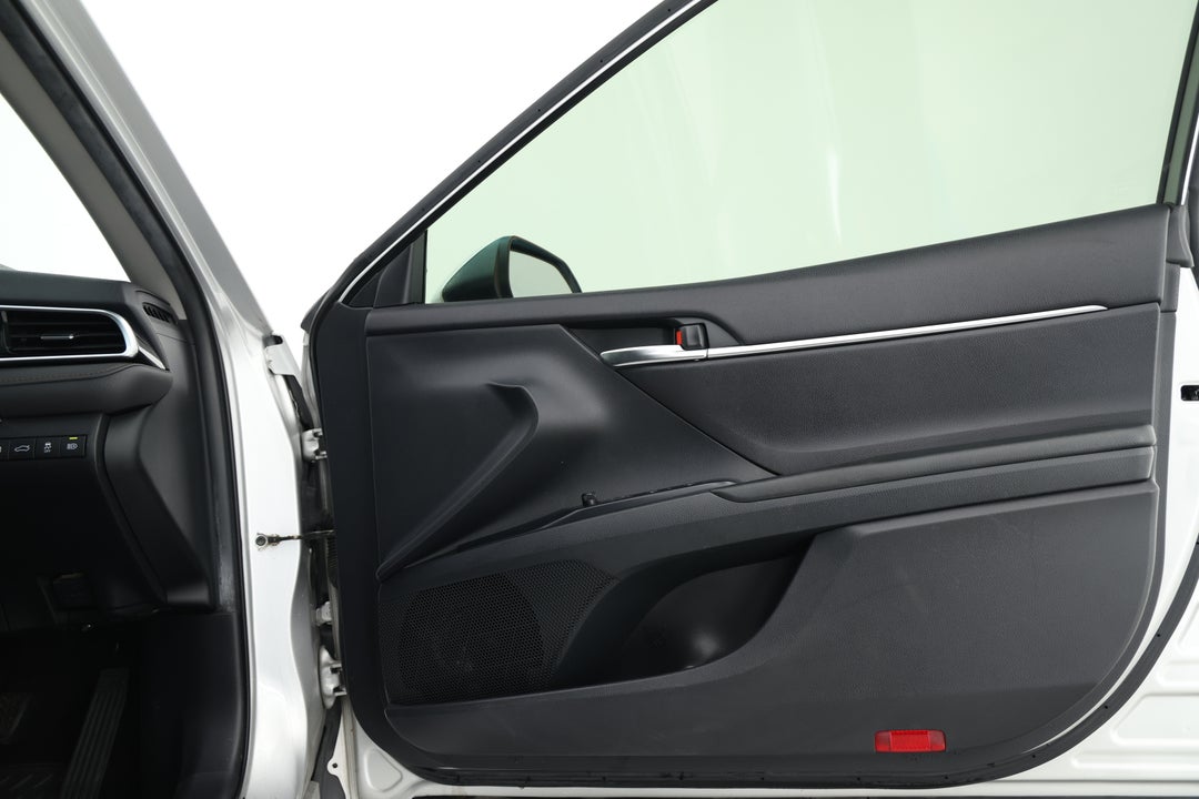 2018 Toyota Camry Ascent, Automatic, 123349 km, Speaker View