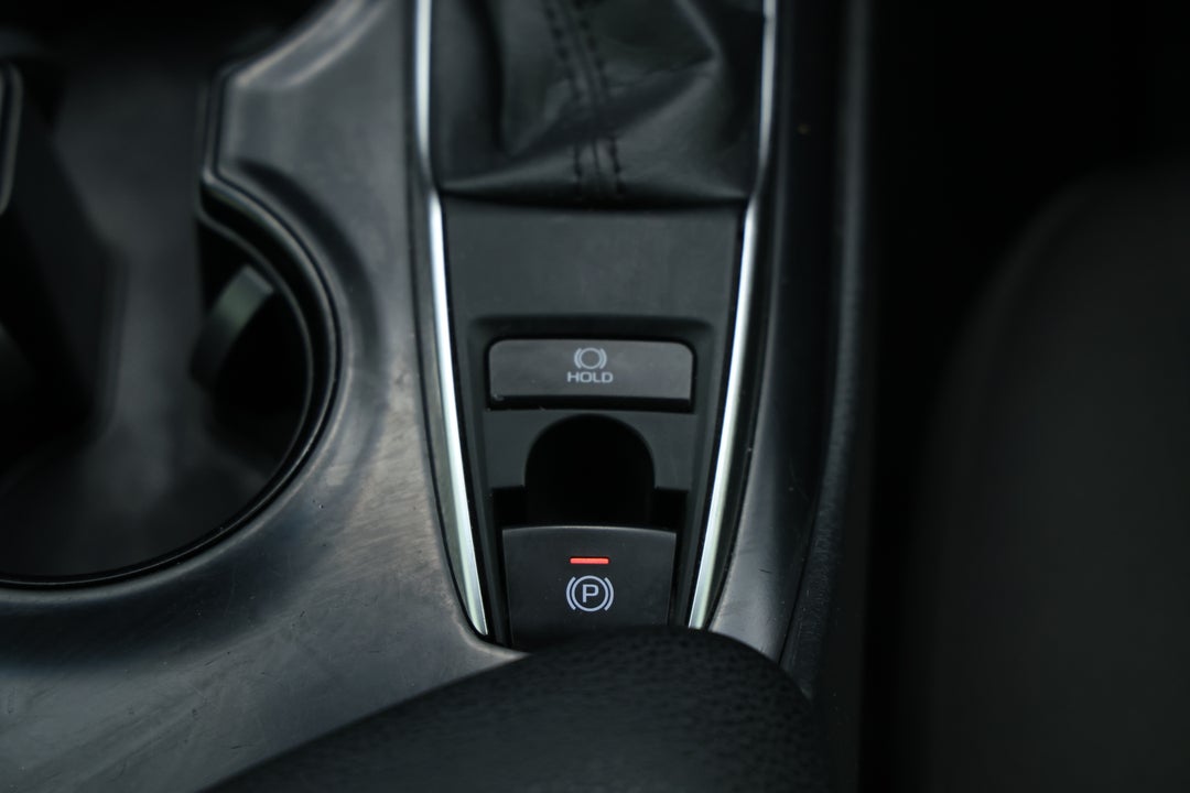 2018 Toyota Camry Ascent, Automatic, 123349 km, Handbrake