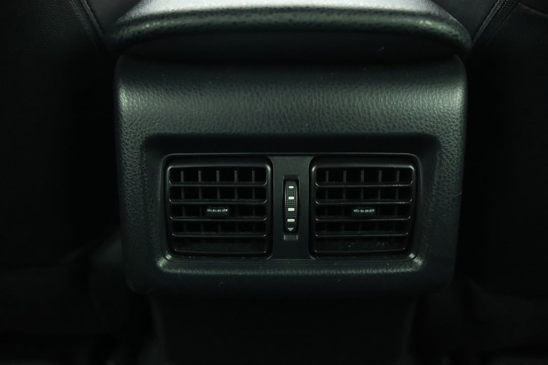2018 Toyota Camry Ascent, Automatic, 123349 km, Rear A/C Vent