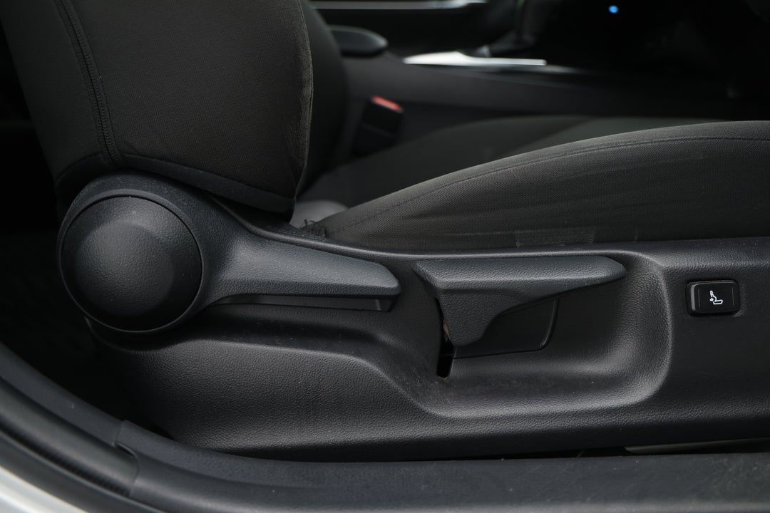 2018 Toyota Camry Ascent, Automatic, 123349 km, Drivers Side Adjustment Panel