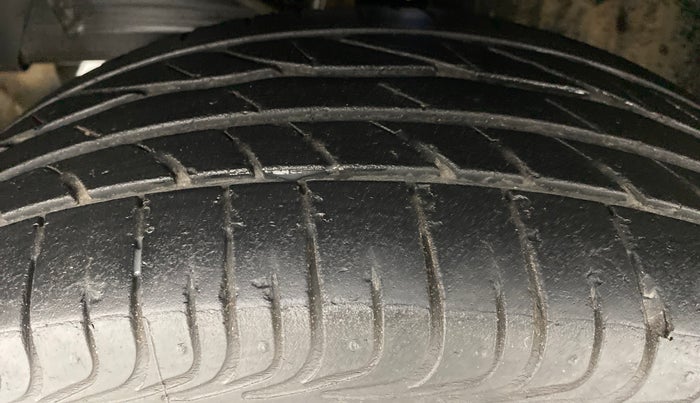 2017 Maruti Baleno DELTA 1.2 K12, Petrol, Manual, 69,854 km, Left Front Tyre Tread