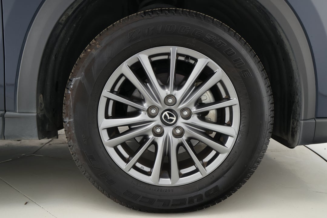 2017 Mazda CX-5 Touring (4x4), Automatic, 162663 km, Right Front Wheel
