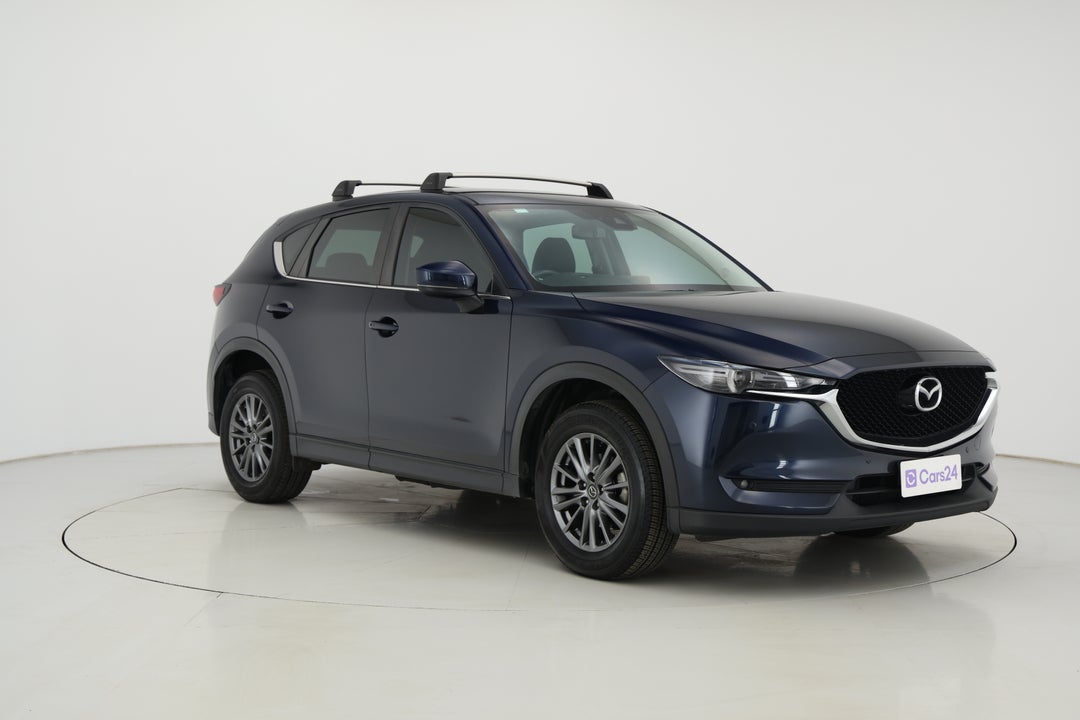 2017 Mazda CX-5 Touring (4x4), Automatic, 162663 km, Right Front Diagonal (45- Degree) View