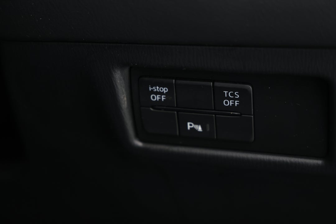 2017 Mazda CX-5 Touring (4x4), Automatic, 162663 km, Utility Switches/Buttons