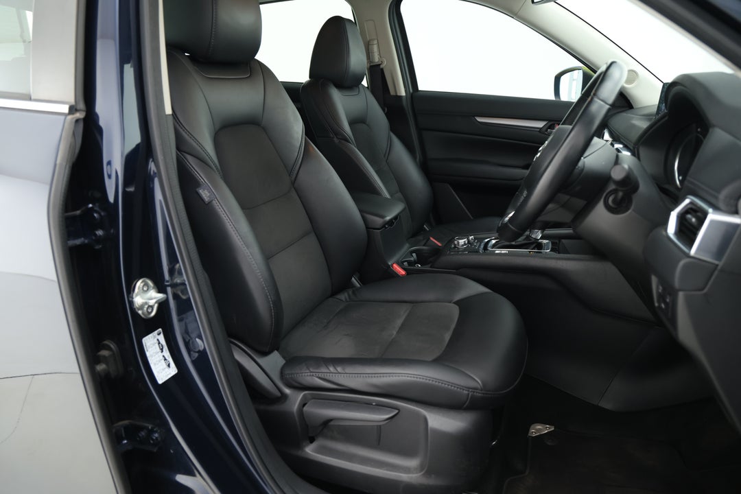 2017 Mazda CX-5 Touring (4x4), Automatic, 162663 km, Right Side Front Door Cabin View