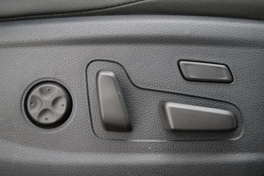 2019 Hyundai Santa Fe Highlander Crdi (AWD), Automatic, 90713 km, Drivers Side Adjustment Panel