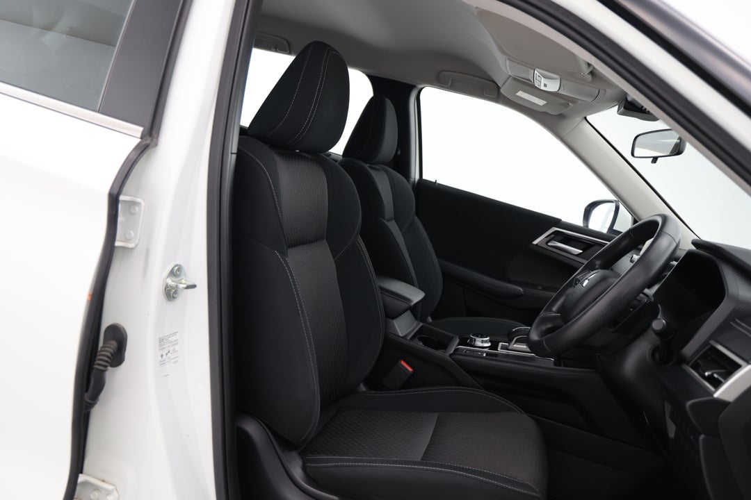 2024 Mitsubishi Outlander Es 5 Seat (2WD), Automatic, 53398 km, Right Side Front Door Cabin View