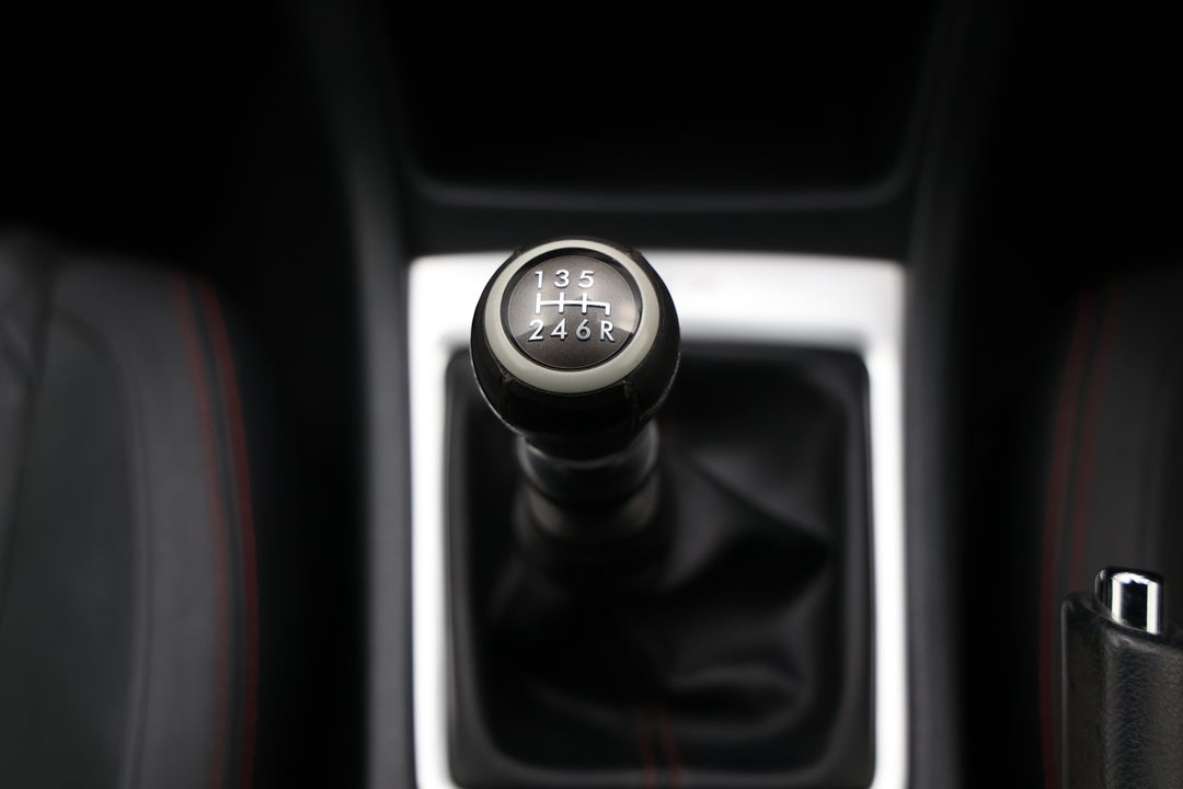 2016 Subaru WRX Premium (AWD), Manual, 109687 km, Gear Lever 