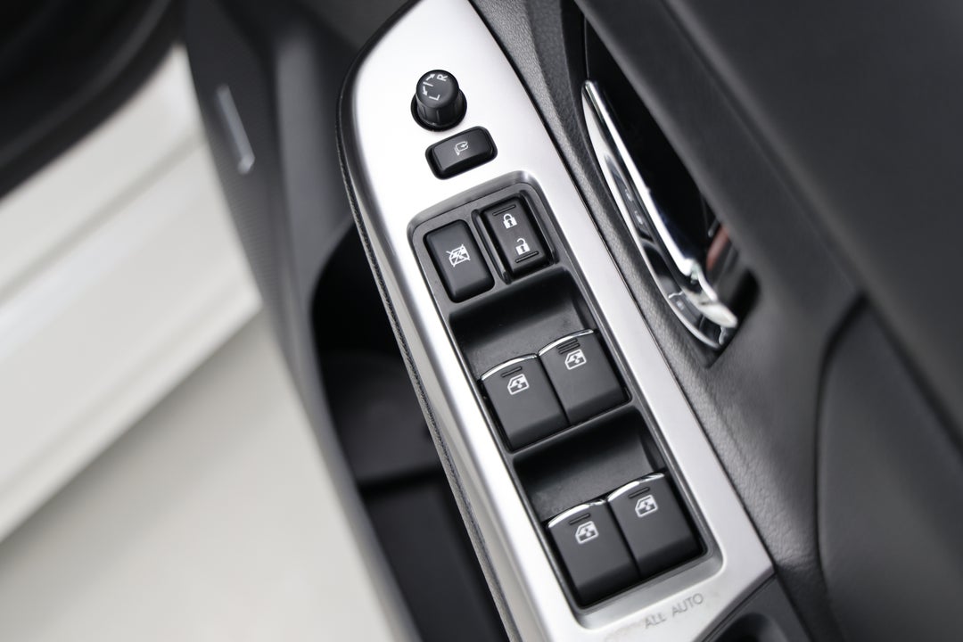 2016 Subaru WRX Premium (AWD), Manual, 109687 km, Drivers Side Door Panel Controls