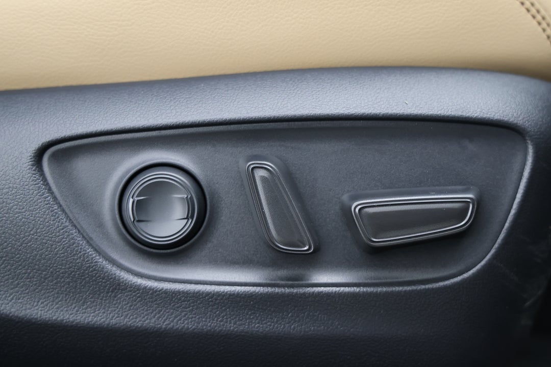 2025 Toyota RAV4 Cruiser (2WD) Hybrid, Automatic, 4948 km, Drivers Side Adjustment Panel