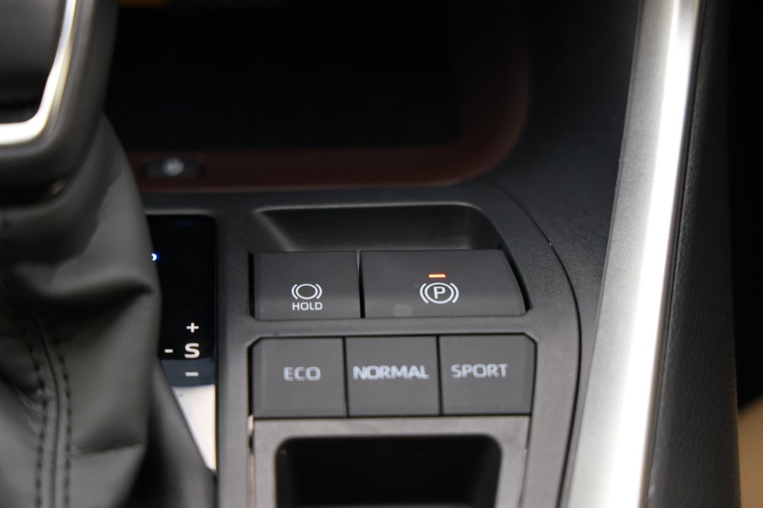 2025 Toyota RAV4 Cruiser (2WD) Hybrid, Automatic, 4948 km, Handbrake