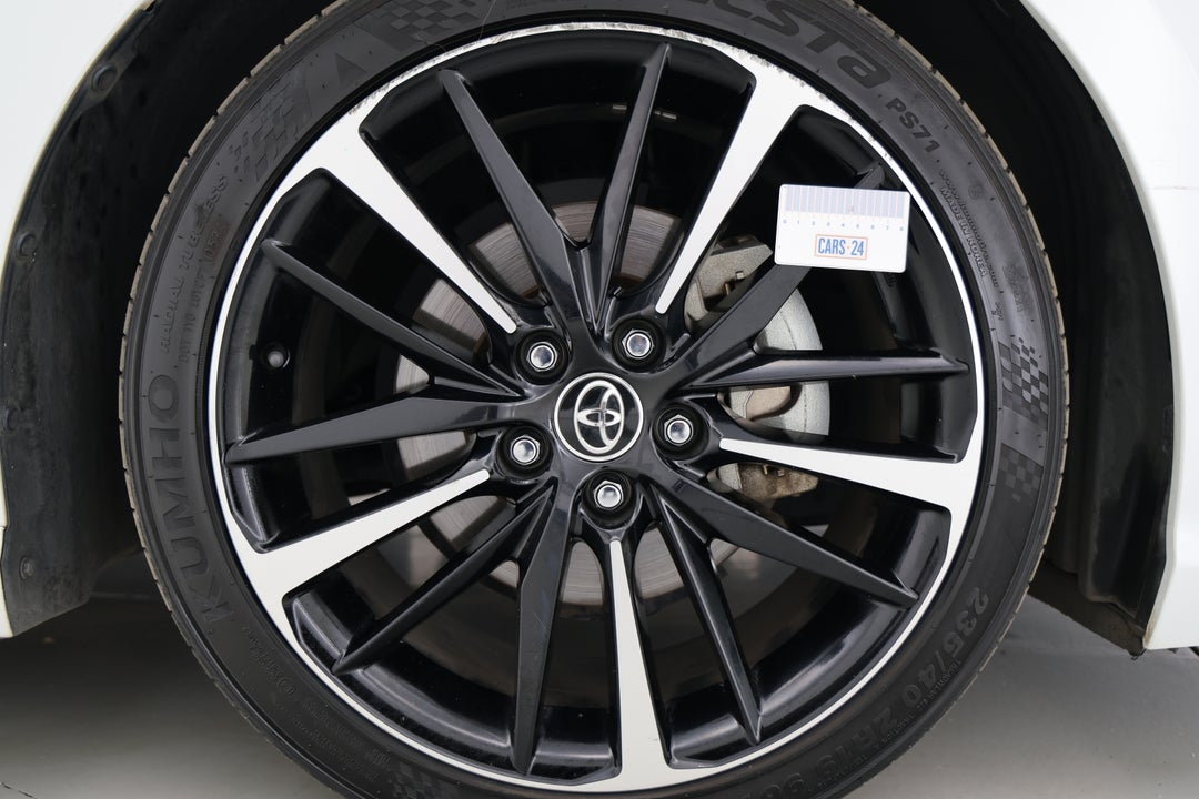 2018 Toyota Camry Sx V6, Automatic, 114851 km, Wheels Rim Front RHS Gutter Rash
