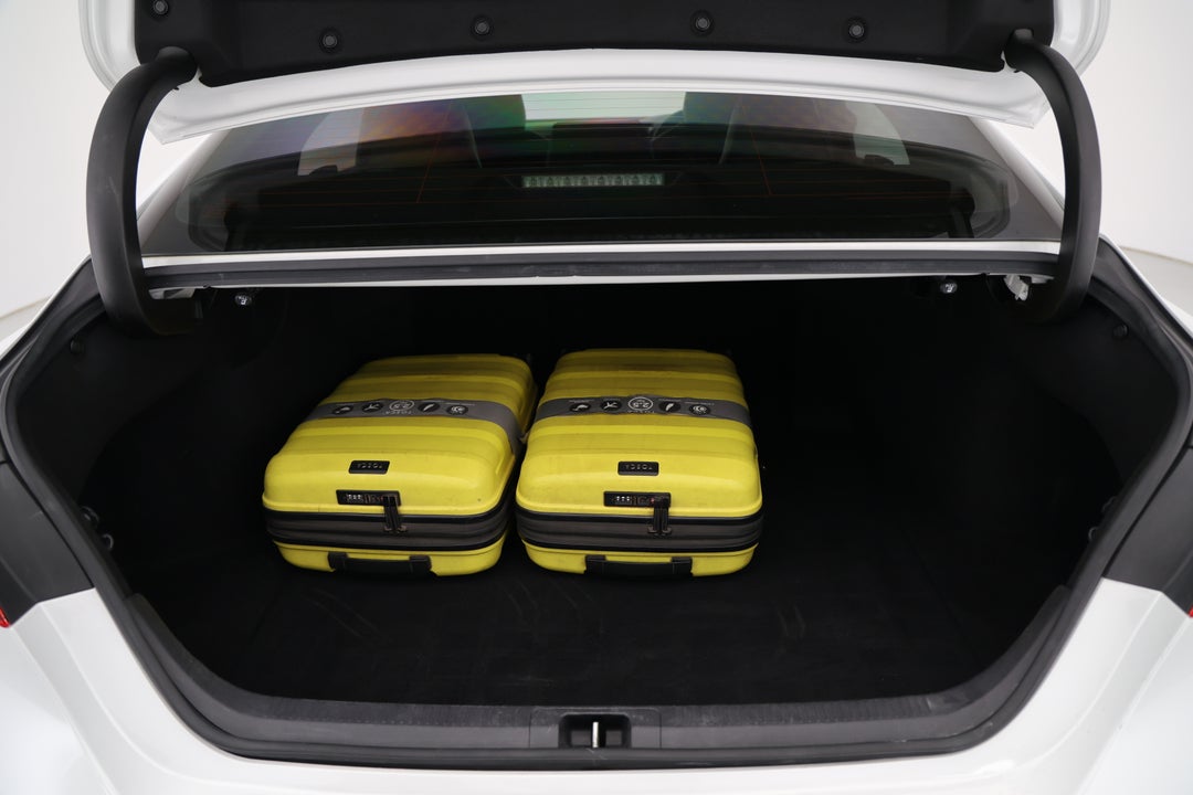 2018 Toyota Camry Sx V6, Automatic, 114851 km, Boot Inside View with Luggage