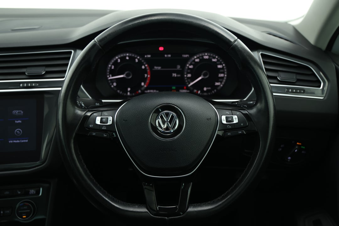 2018 Volkswagen Tiguan 162 Tsi Highline, Automatic, 72202 km, Steering Wheel Close-up
