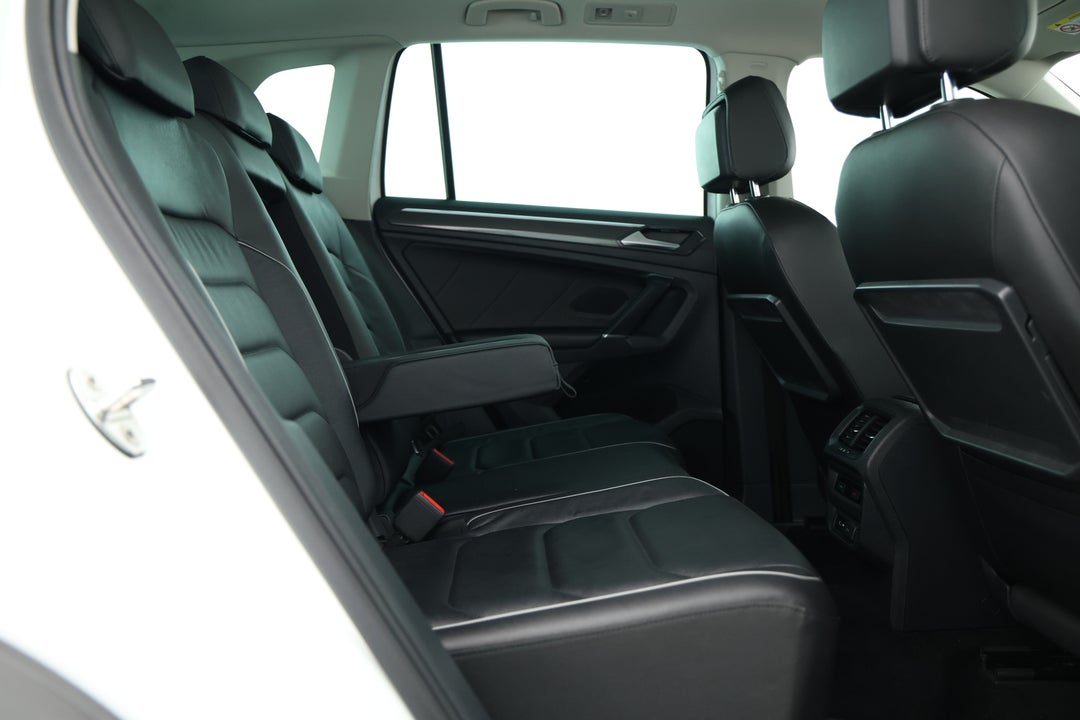 2018 Volkswagen Tiguan 162 Tsi Highline, Automatic, 72202 km, Right Side Rear Door Cabin View