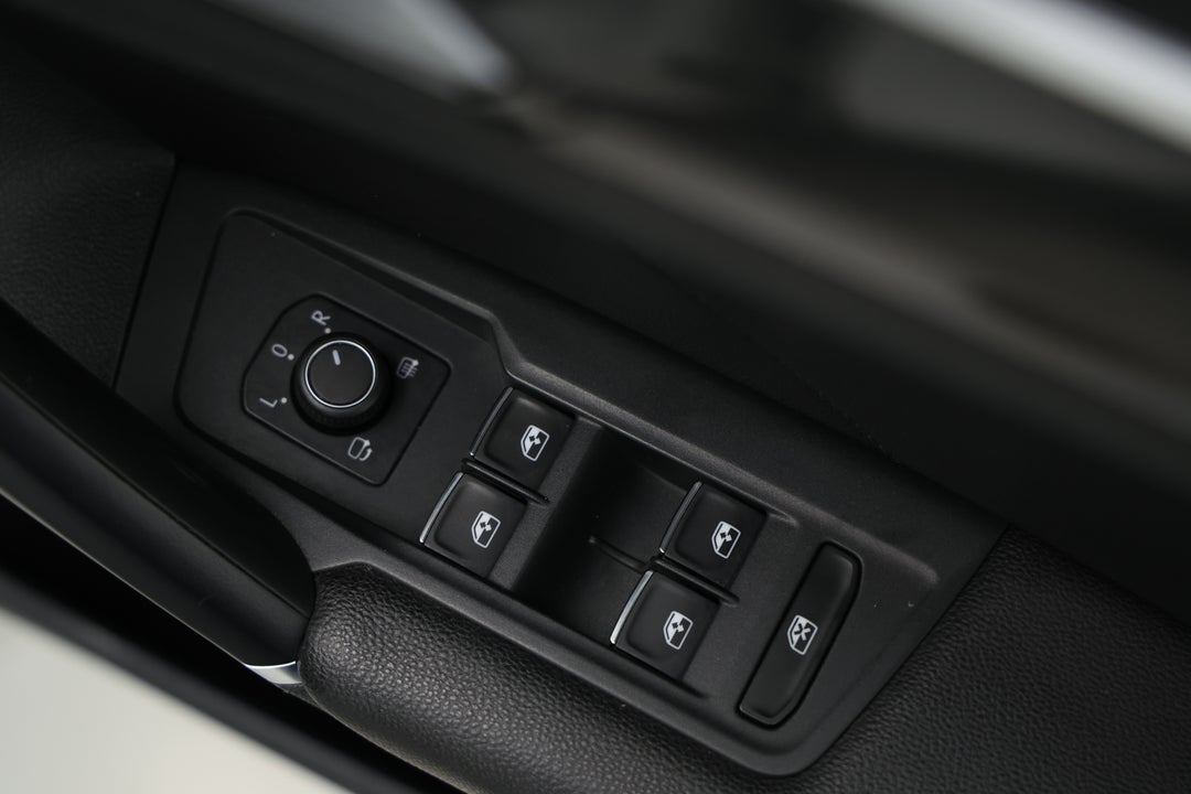 2018 Volkswagen Tiguan 162 Tsi Highline, Automatic, 72202 km, Drivers Side Door Panel Controls