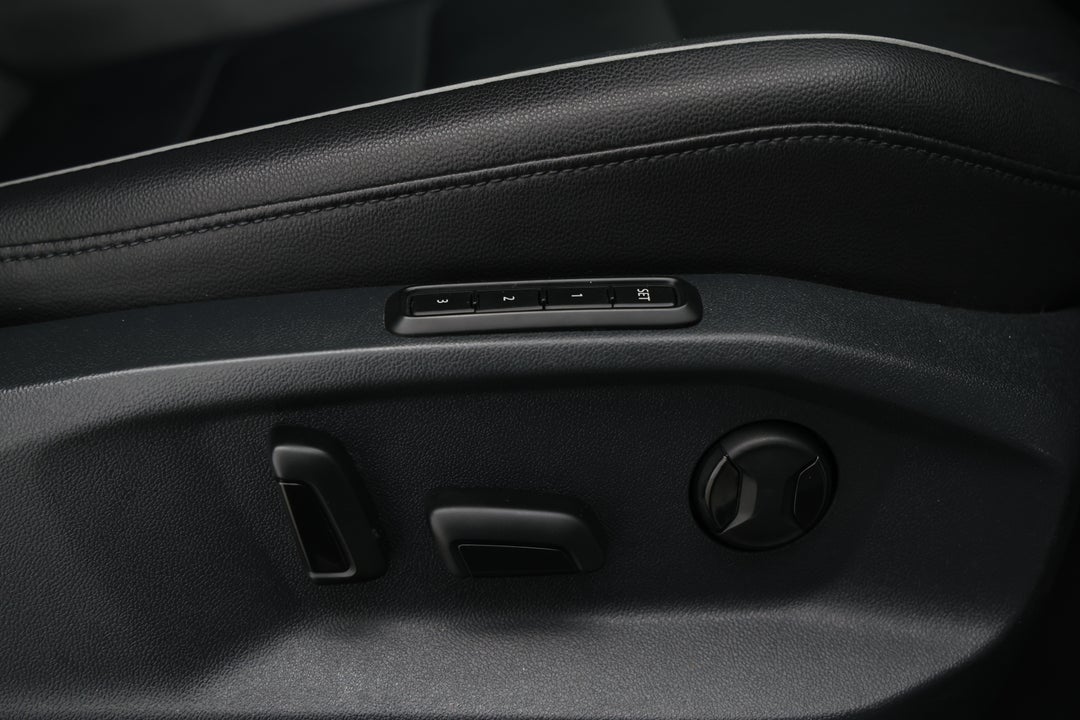 2018 Volkswagen Tiguan 162 Tsi Highline, Automatic, 72202 km, Drivers Side Adjustment Panel