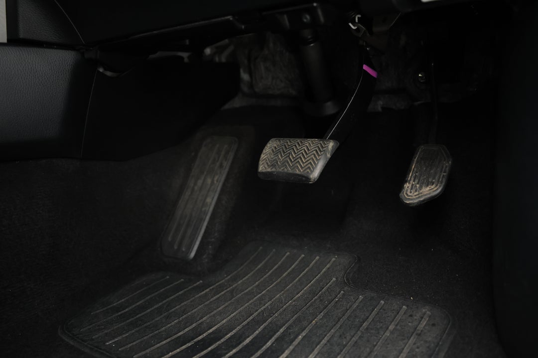 2017 Toyota RAV4 Gx (4x4), Automatic, 100818 km, Pedals and Footmat