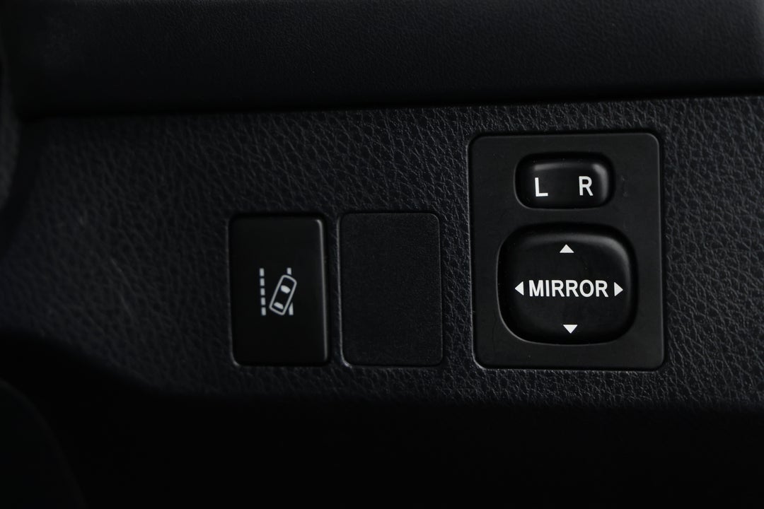 2017 Toyota RAV4 Gx (4x4), Automatic, 100818 km, Utility Switches/Buttons