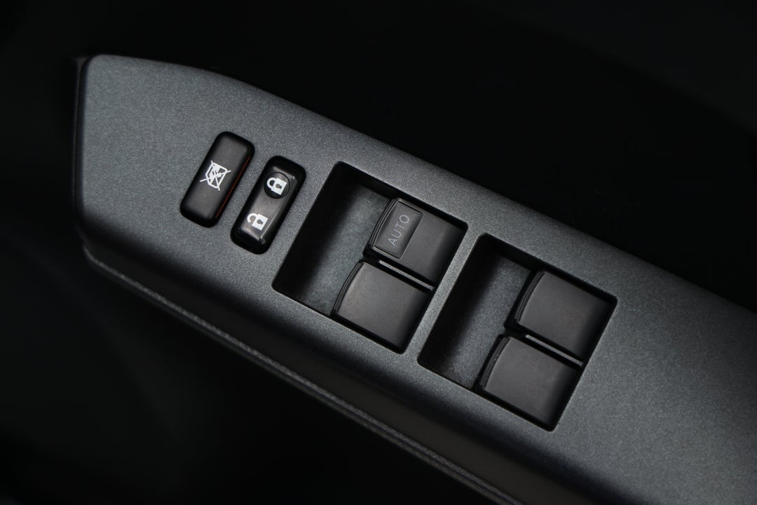 2017 Toyota RAV4 Gx (4x4), Automatic, 100818 km, Drivers Side Door Panel Controls