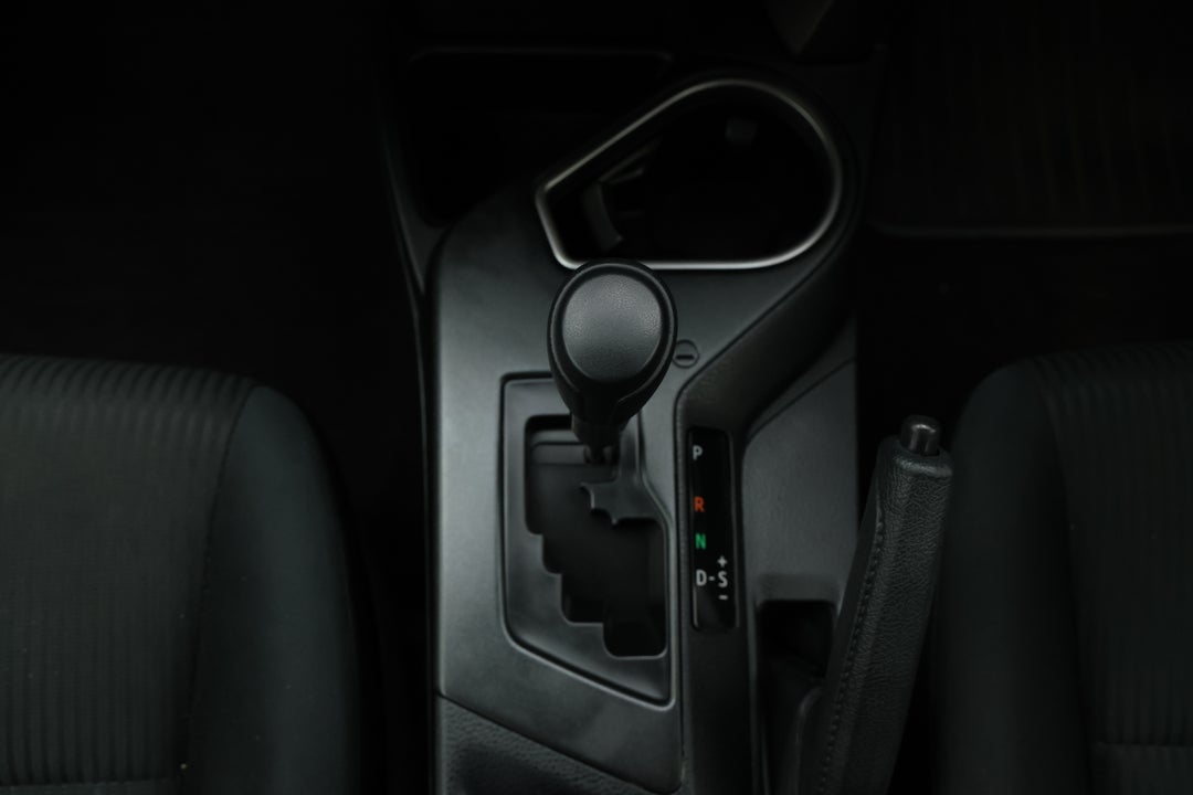 2017 Toyota RAV4 Gx (4x4), Automatic, 100818 km, Gear Lever 
