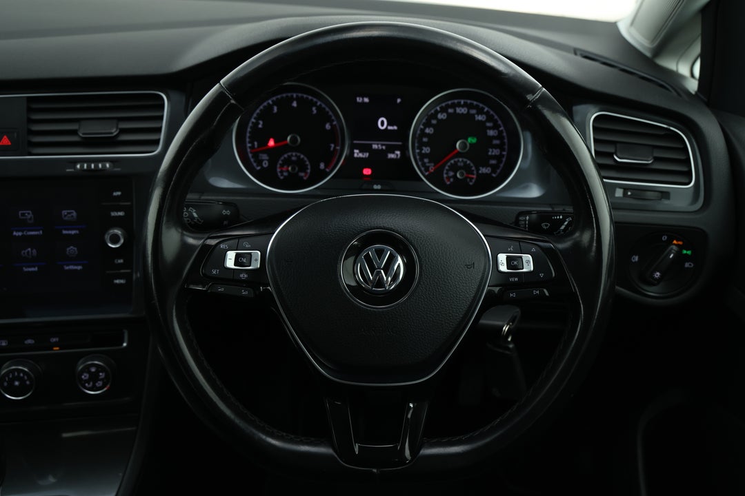 2018 Volkswagen Golf 110 Tsi Trendline, Automatic, 82627 km, Steering Wheel Close-up