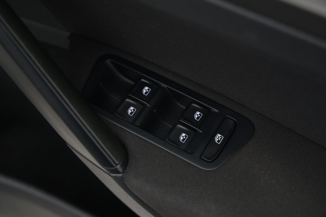 2018 Volkswagen Golf 110 Tsi Trendline, Automatic, 82627 km, Drivers Side Door Panel Controls