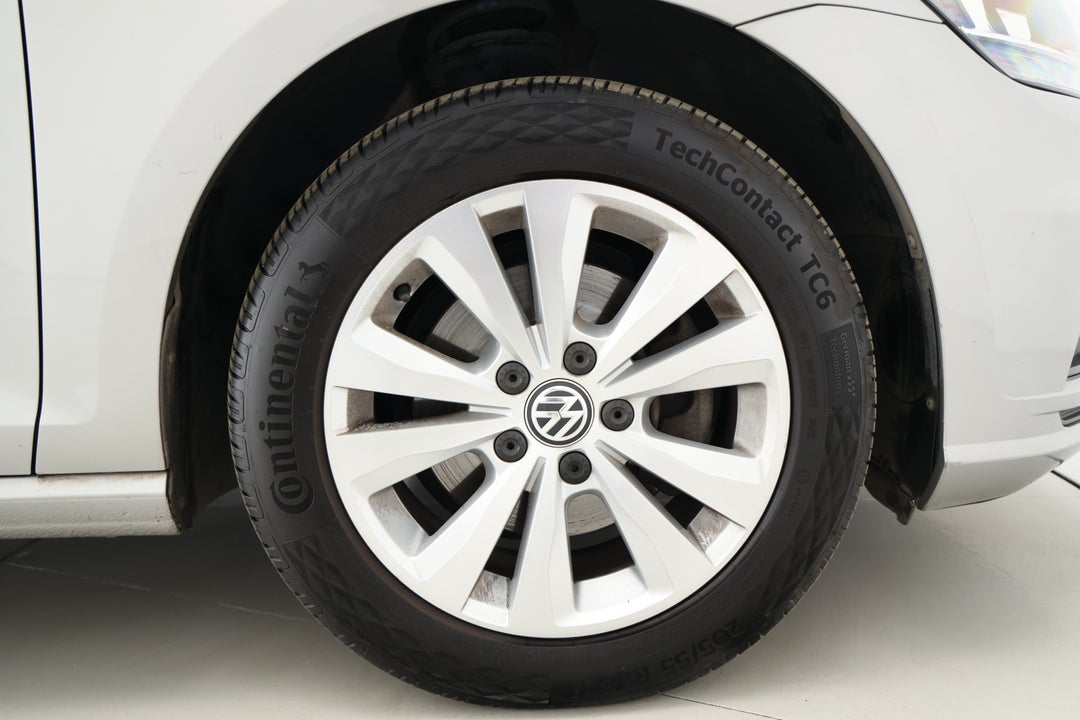 2018 Volkswagen Golf 110 Tsi Trendline, Automatic, 82627 km, Right Front Wheel