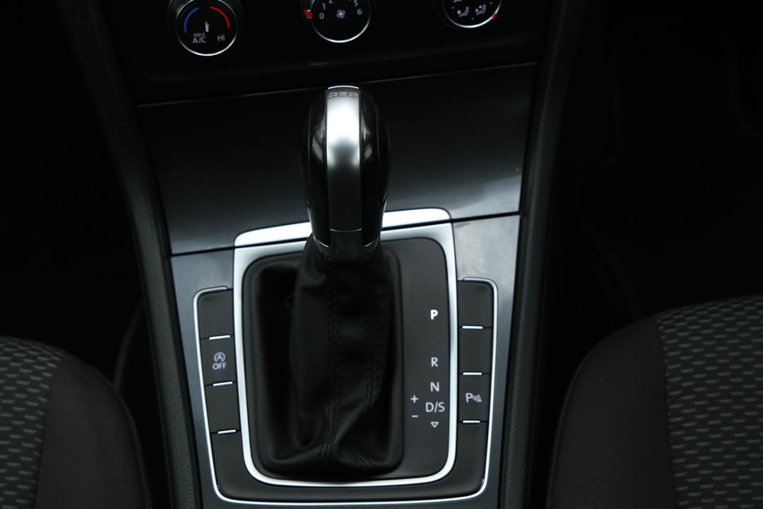 2018 Volkswagen Golf 110 Tsi Trendline, Automatic, 82627 km, Gear Lever 