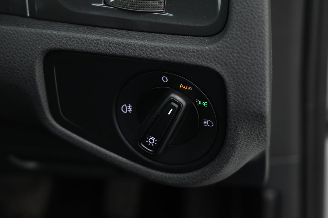 2018 Volkswagen Golf 110 Tsi Trendline, Automatic, 82627 km, Utility Switches/Buttons