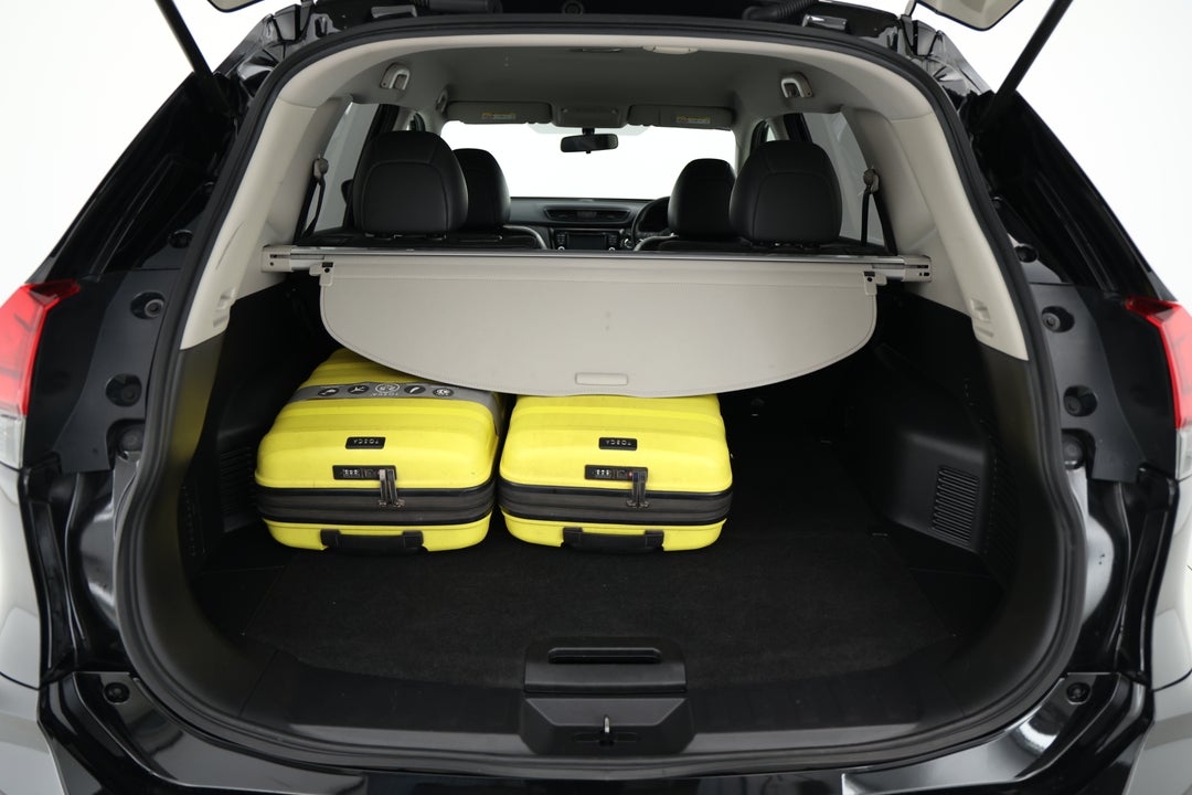 2018 Nissan X-trail St-l (2WD), Automatic, 65352 km, Boot Inside View with Luggage