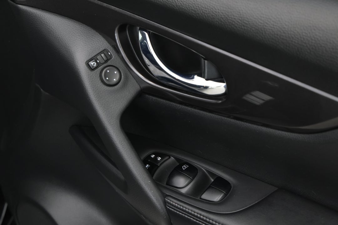 2018 Nissan X-trail St-l (2WD), Automatic, 65352 km, Drivers Side Door Panel Controls