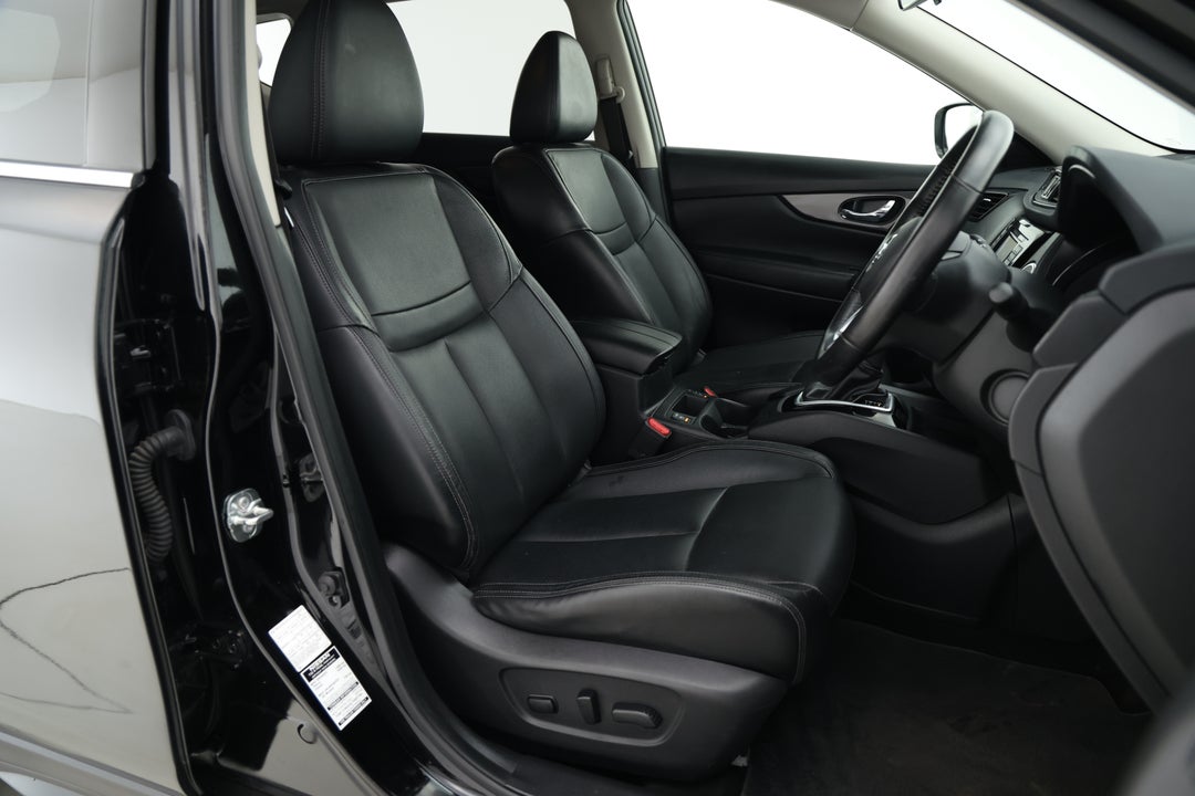 2018 Nissan X-trail St-l (2WD), Automatic, 65352 km, Right Side Front Door Cabin View