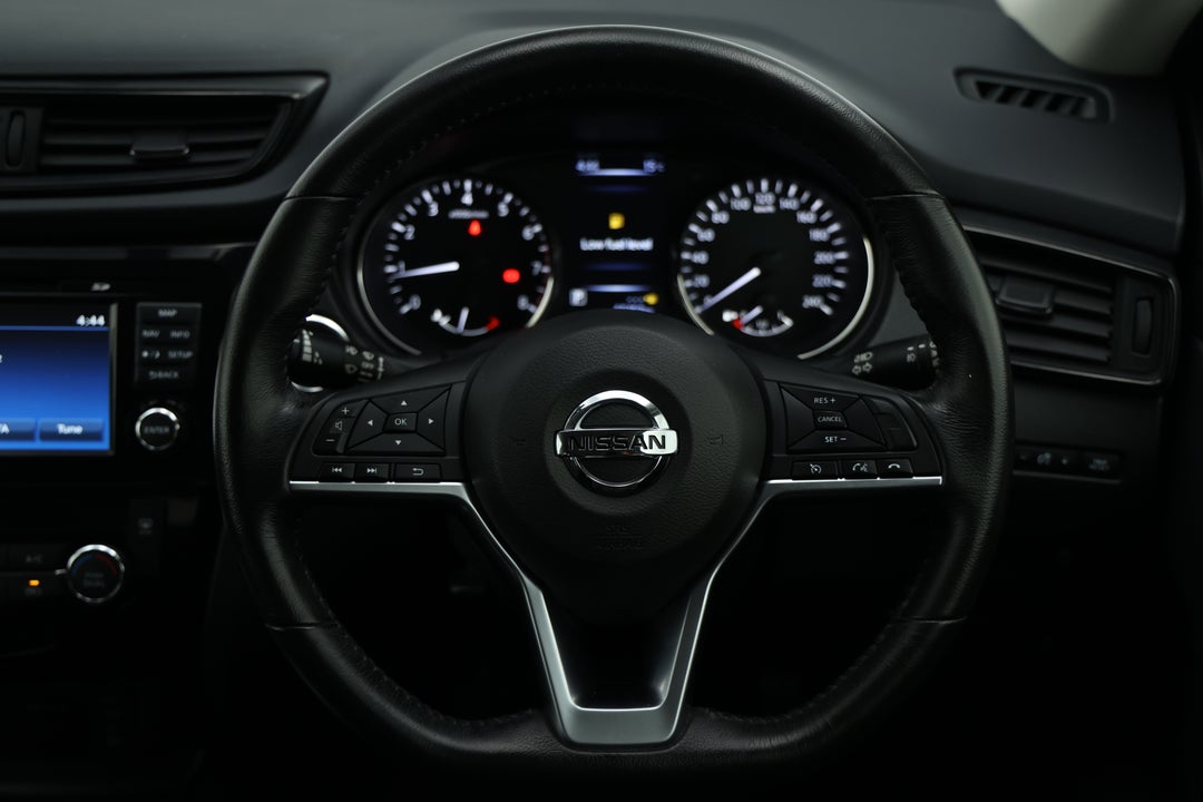 2018 Nissan X-trail St-l (2WD), Automatic, 65352 km, Steering Wheel Close-up