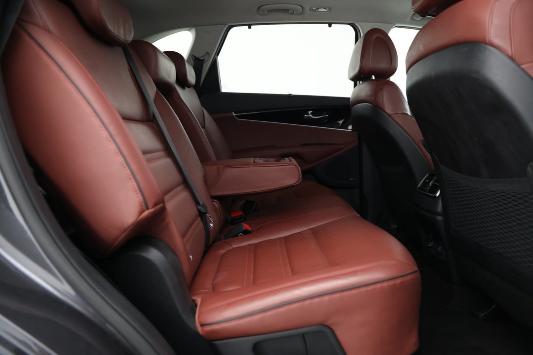 2016 Kia Sorento Gt-line (4x4), Automatic, 102924 km, Right Side Rear Door Cabin View