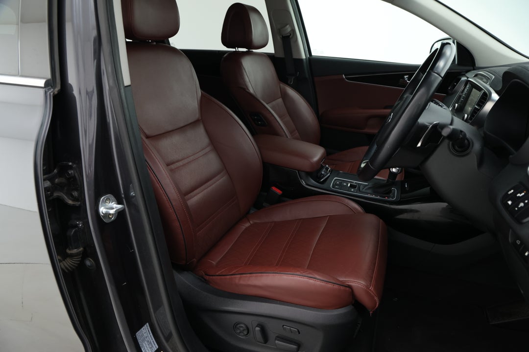 2016 Kia Sorento Gt-line (4x4), Automatic, 102924 km, Right Side Front Door Cabin View