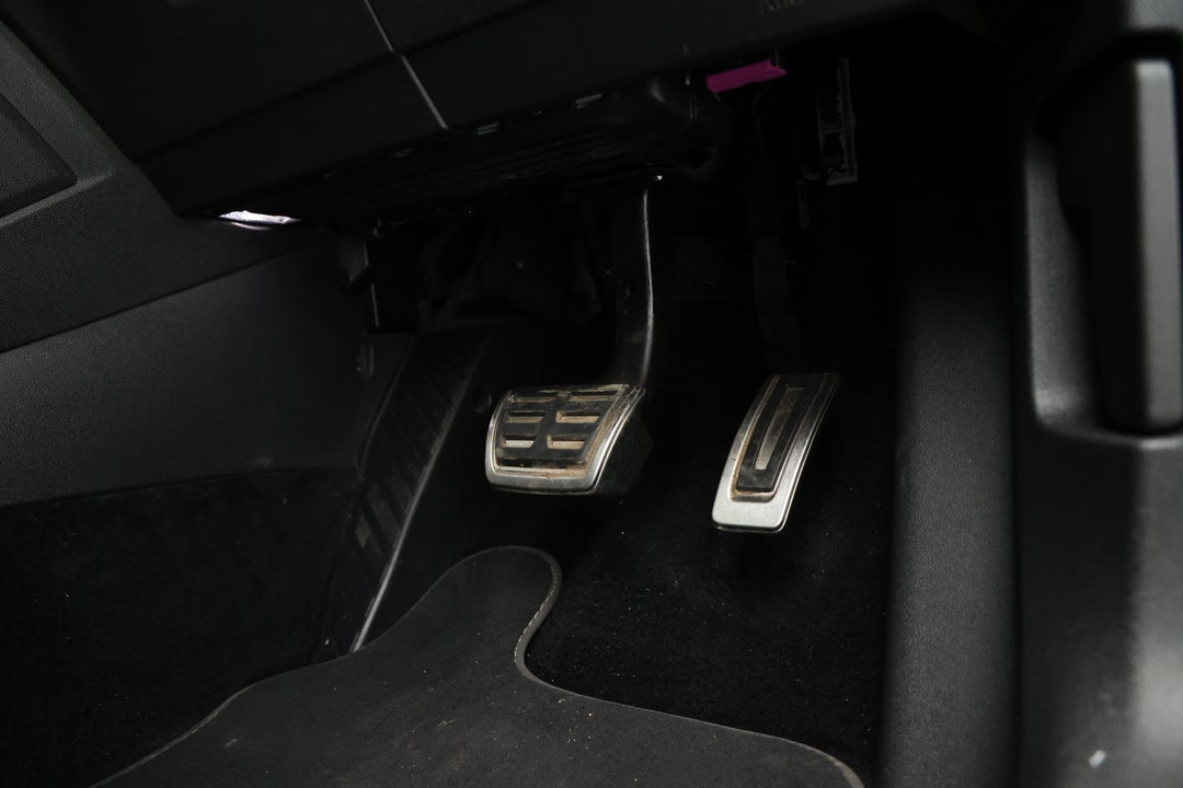 2019 Volkswagen Tiguan 162 Tsi Highline, Automatic, 81723 km, Pedals and Footmat