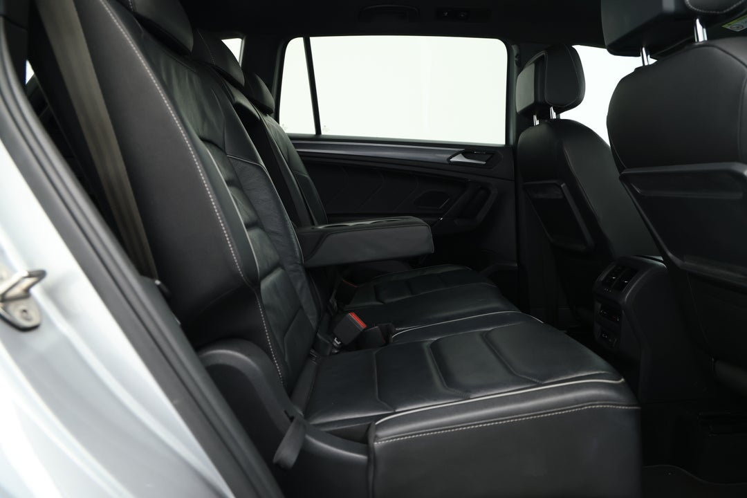 2019 Volkswagen Tiguan 162 Tsi Highline, Automatic, 81723 km, Right Side Rear Door Cabin View