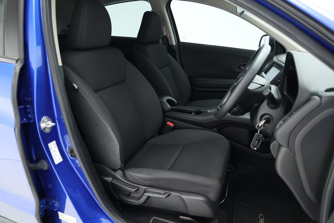 2019 Honda HR-V Vti, Automatic, 56229 km, Right Side Front Door Cabin View