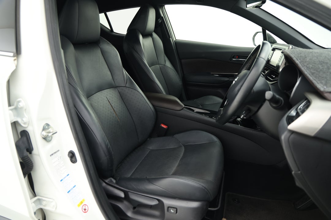 2018 Toyota C-HR Koba (AWD), Automatic, 133633 km, Right Side Front Door Cabin View